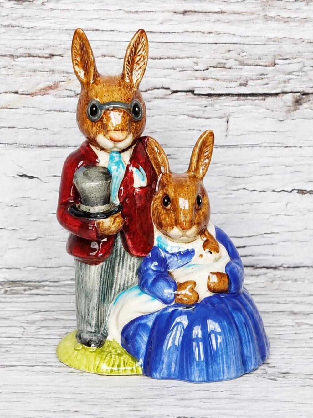 Royal Doulton Bunnykins Family Photograph Figurine 1972 DB 1 Rabbits Bunny